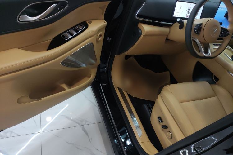 Used VOYAH Dream 2025 PHEV Four-Wheel Drive Prestige Kunpeng Edition