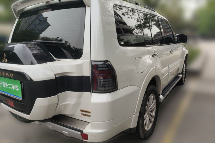 Used Mitsubishi Pajero  Rear Right 45 Deg