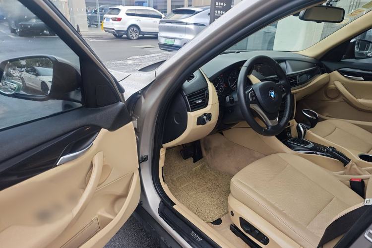 Used BMW X1 2015 sDrive18i Leading Edition
