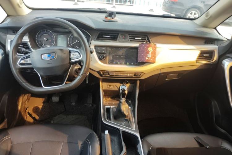 Used Geely Auto Vision X3 2020 1.5L Manual Elite Edition Center Console