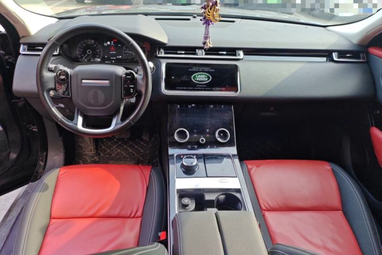 Used Land Rover Range Velar 2019 250 PS Center Console