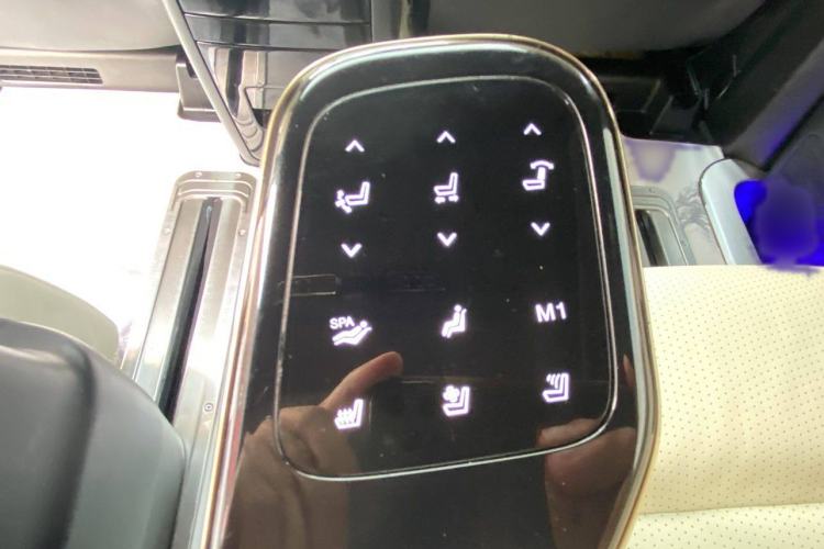 Used GAC Trumpchi M8 2023 Zongshi Series Dual-Motor Flagship Edition Interior 7