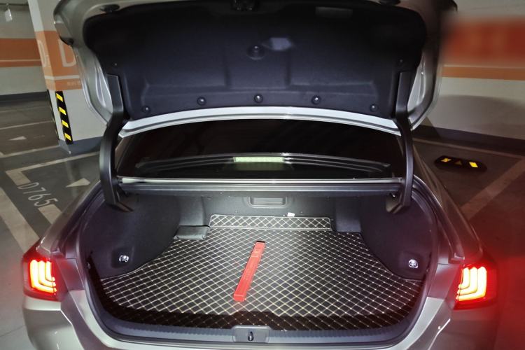 Used Lexus ES 2022 300h Deluxe Edition Trunk