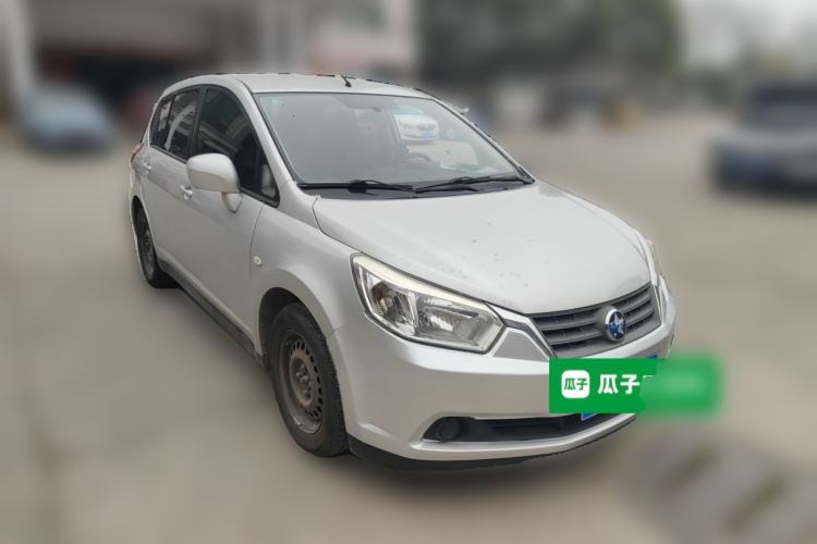 Used Venucia R50 2013 1.6L Manual Fashion Edition Front Right 45 Deg