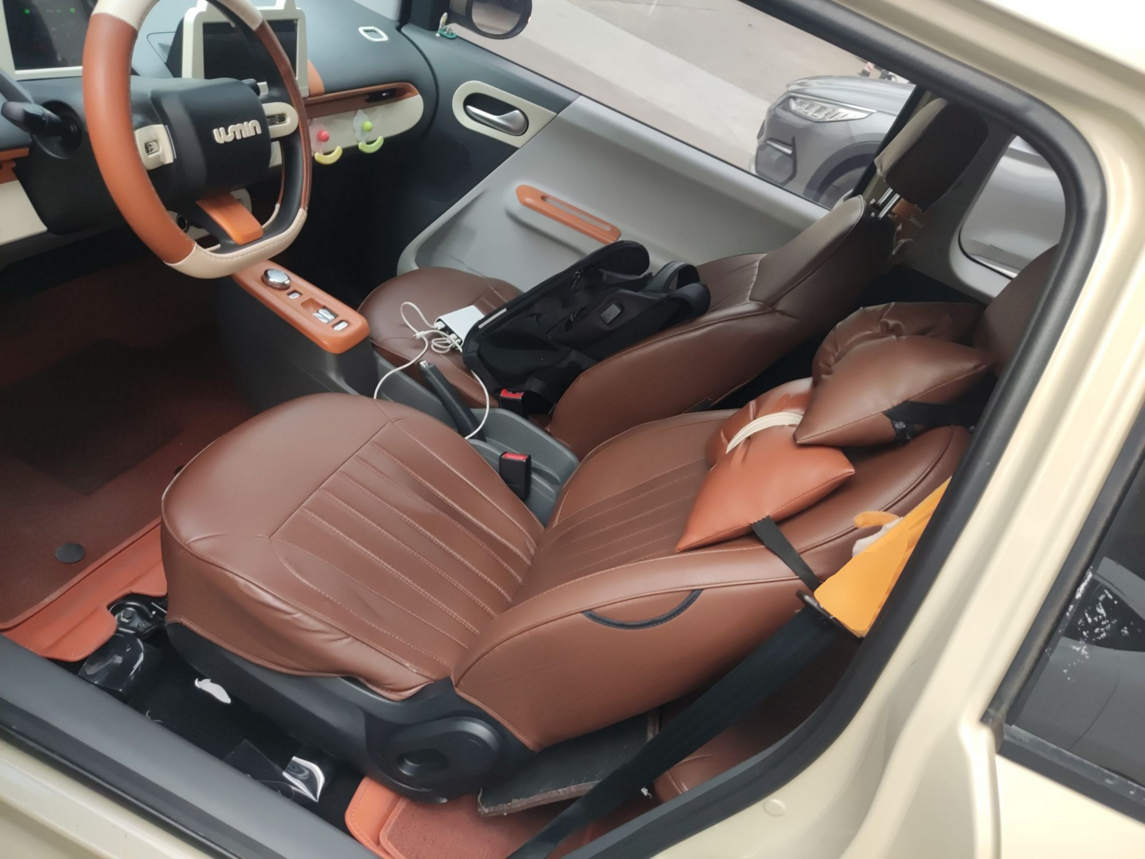 Переднее сиденье в автомобиле