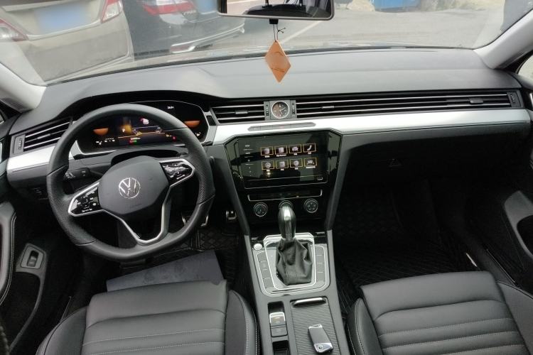 Used Volkswagen Magotan 2023 2 Million Units Limited-Edition 280TSI DSG Comfort Version Center Console