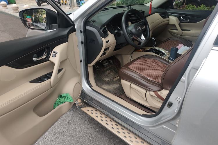 Used Nissan X-Trail 2017 2.0L CVT Comfort Edition 2WD Driver Seat