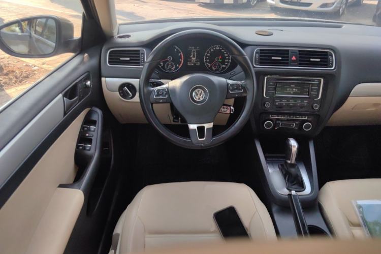 Used Volkswagen Sagitar 2014 1.4TSI Automatic Luxury Model Steering Wheel