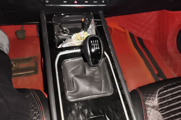 Used Dongfeng Fengon 580 2021 ☆ Star Edition 1.5T Manual Luxury Version Gear Lever