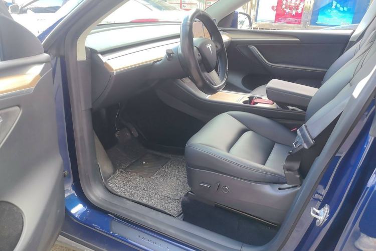 Used Tesla Model Y 2021 Long-Range All-Wheel-Drive Version 3D7
