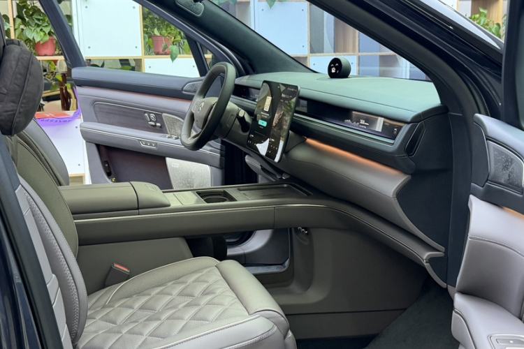 Used Nio ES8 2026 Model 6-seat Executive Signature Edition Interior 4