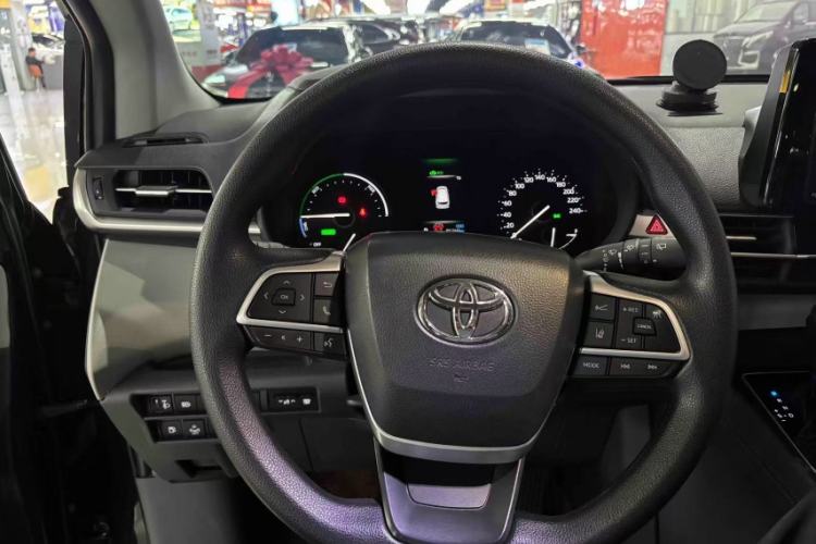Used Toyota SIENNA 2023 2.5L Hybrid Comfort Edition Interior 2