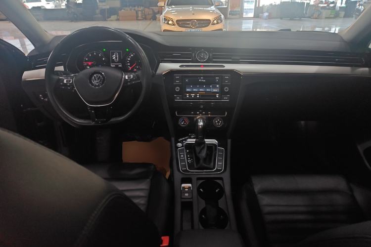 Used Volkswagen Magotan 2019 280TSI DSG Leading Model China VI Standard Center Console