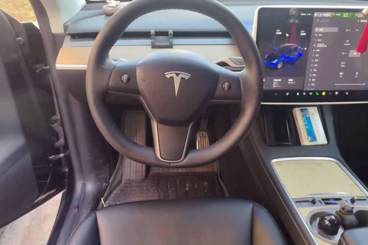 Used Tesla Model Y 2022 Long-Range All-Wheel-Drive Version
