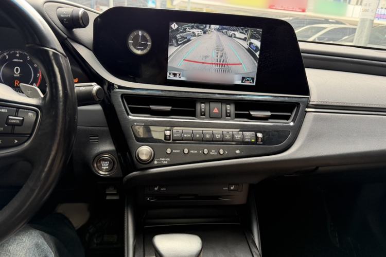 Used Lexus ES 2021 200 Excellence Edition
