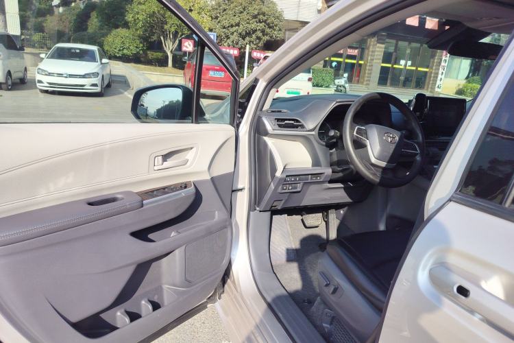 Used Toyota Sienna 2021 2.5L Hybrid Comfort Edition
