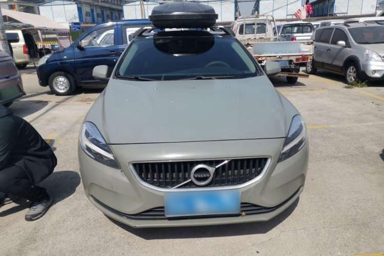 Used Volvo V40 2017 T3 Zhiyi Edition
