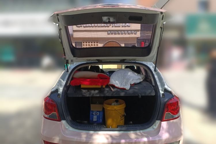 Used Chevrolet Cruze 2015 Hatchback 1.6L Automatic Comfort Edition Trunk