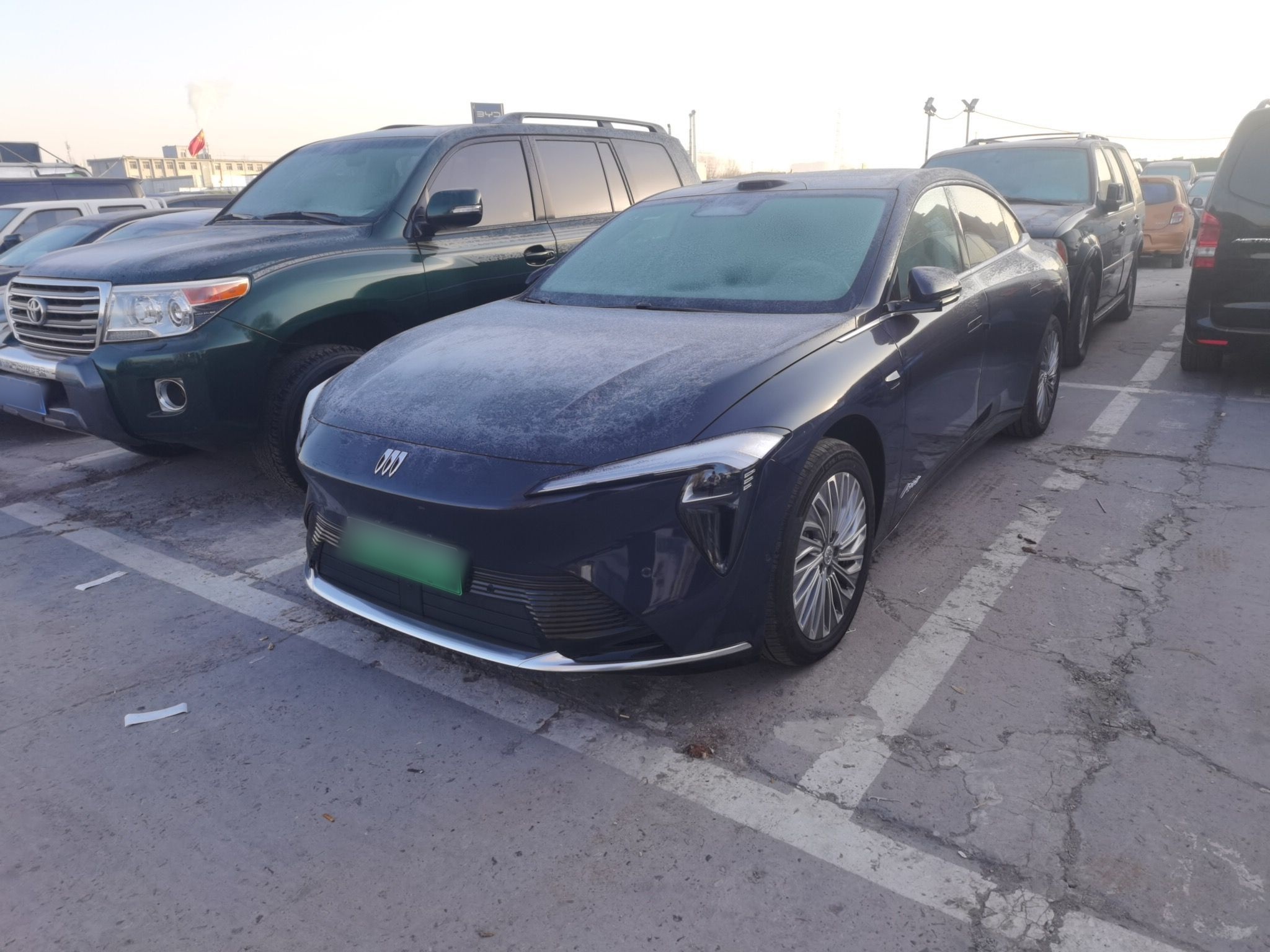 Под передней частью автомобиля