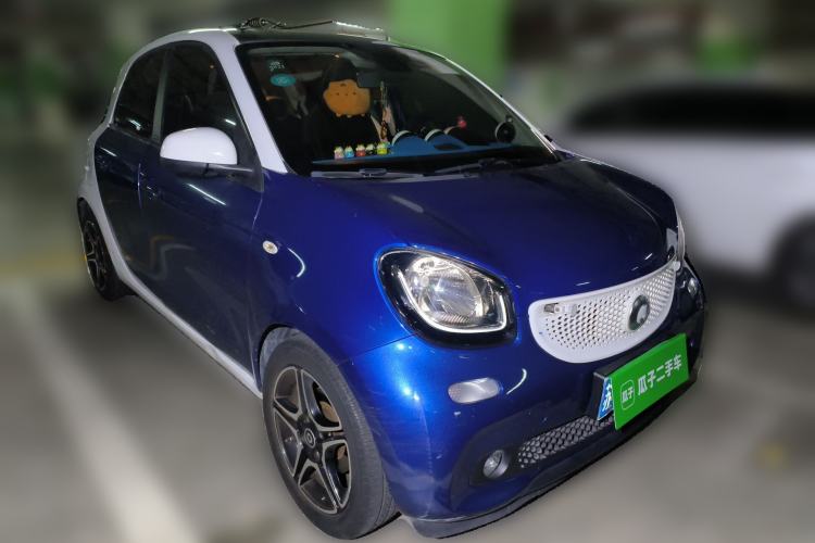 Used smart forfour 2016 0.9T 66 kW Ultimate Edition Front Right 45 Deg