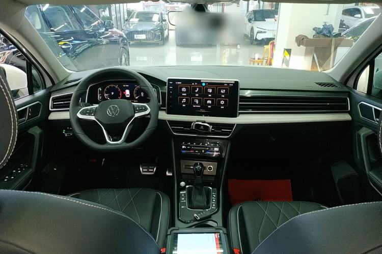 Used Volkswagen Tiguan L 2025 Model Outstanding Version 330TSI Automatic Two-Wheel Drive R-Line Longyao Edition
