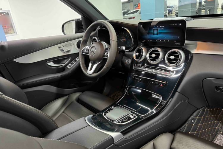 Used Mercedes-Benz GLC 2021 GLC 260 L 4MATIC Dynamic Edition Interior 4