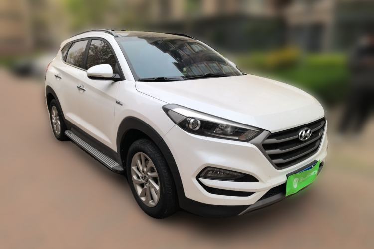 Used Hyundai Tucson 2015 1.6T Dual-Clutch Two-Wheel-Drive Smart Model Front Right 45 Deg