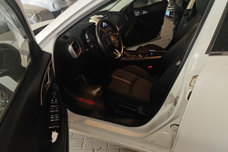 Used Mazda 3 Axela 2019 Cloud-Controlled Sedan 1.5L Automatic Luxury Model China VI Standard