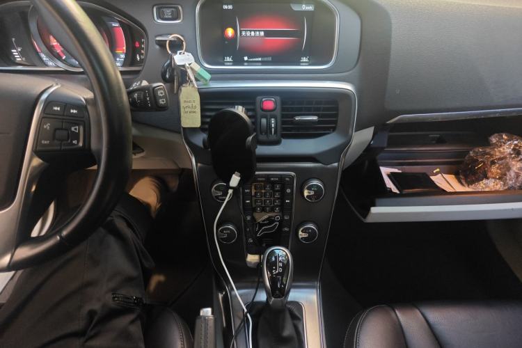 Used Volvo V40 2015 1.6T Zhiyi Edition
