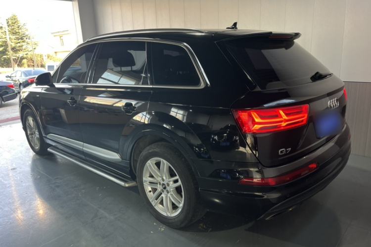 Used Audi Q7 2018 40 TFSI Comfort Model