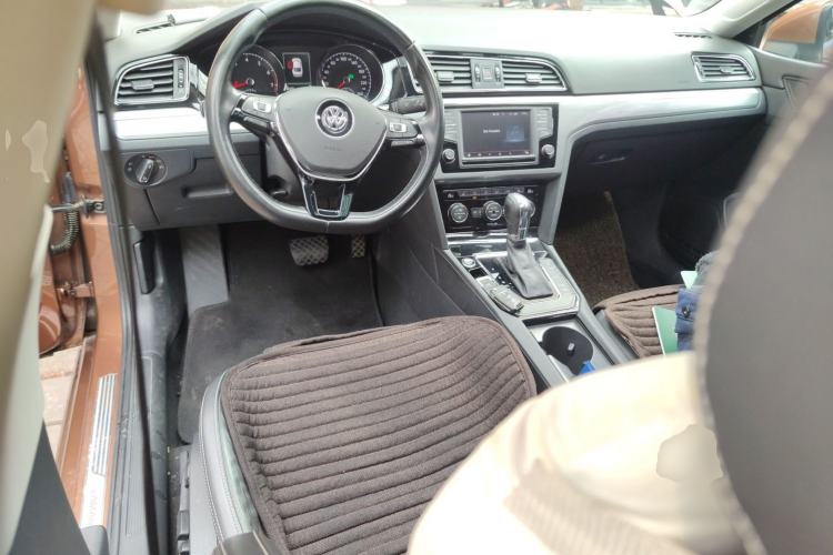 Used Volkswagen Lamando 2015 280TSI DSG Luxury Edition Center Console