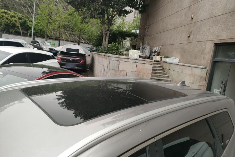 Used Livan 9 2023 470 km Leading Edition
