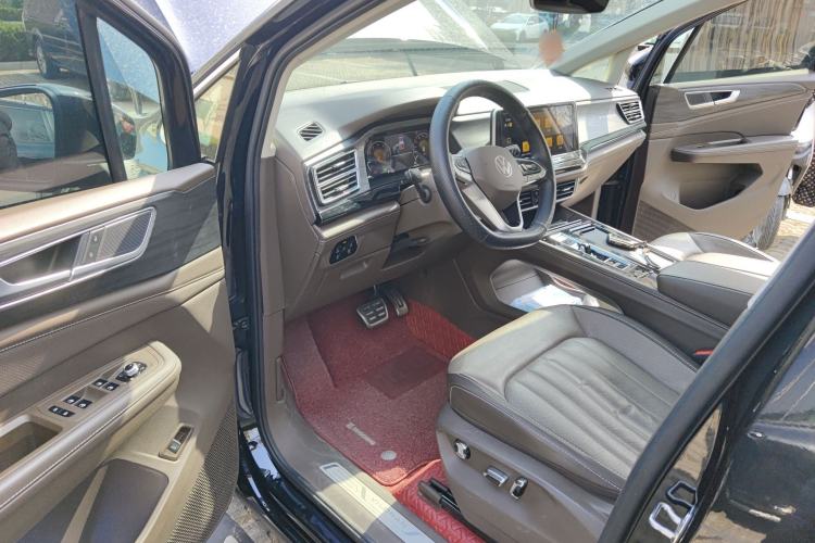 Used Volkswagen Viloran 2022 380TSI Luxury Edition Driver Seat