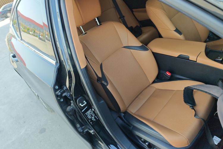 Used Lexus ES 2022 200 Excellence Edition
