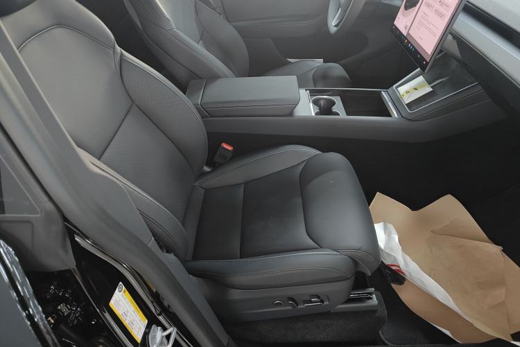 Used Tesla Model Y L 2025 Model Long-Range All-Wheel-Drive Version
