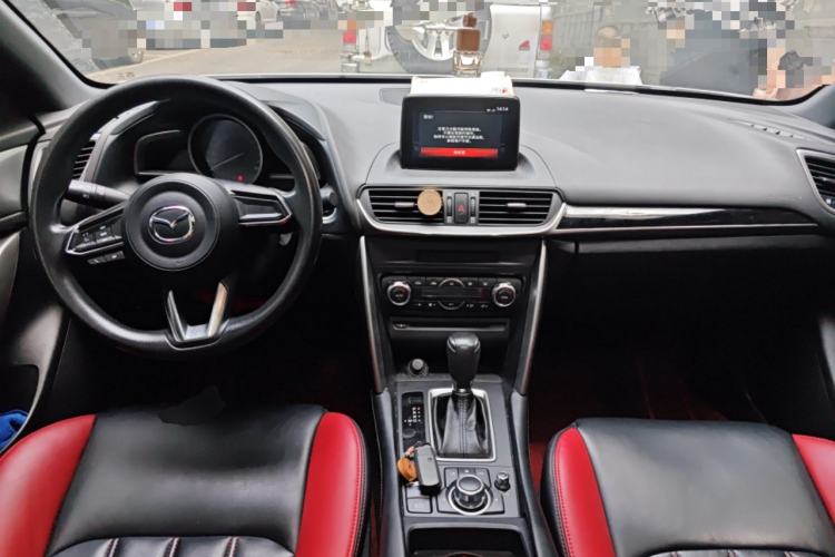 Used Mazda CX-4 2018 2.0L Automatic 2WD Blue Sky Exploration Edition China VI Standard Center Console