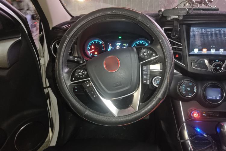 Used BYD Song 2017 Gaishe Upgrade Edition 1.5TID Automatic Elite Model Steering Wheel