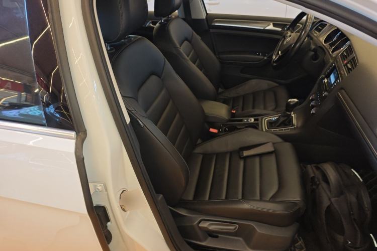 Used Volkswagen Golf 2016 230TSI Automatic Luxury Version
