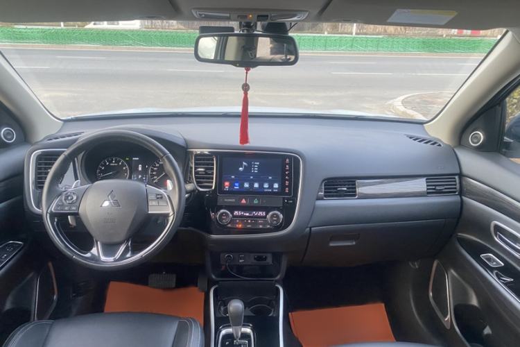 Used Mitsubishi Outlander 2019 2.4L 4x4 Zhi Xiang Edition 7 Seats China VI Standard