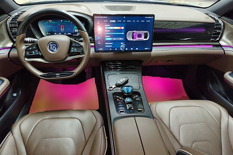 Used BYD Han 2022 DM-i 121KM Luxury Model Center Console