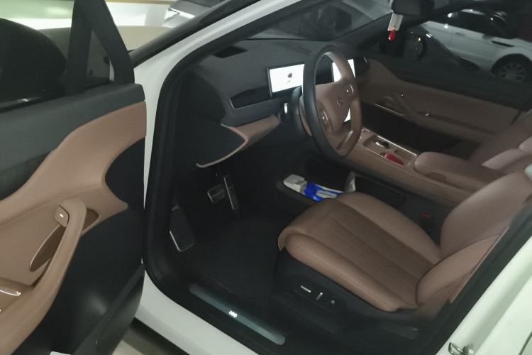 Used Nio ES8 2024 75 kWh Executive Edition Driver Seat