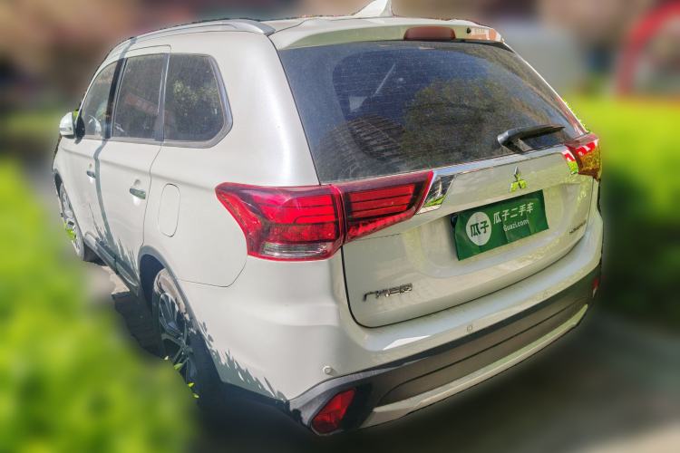 Used Mitsubishi Outlander 2018 2.4L 4x4 Luxury Edition 7-Seater Rear Left 45 Deg