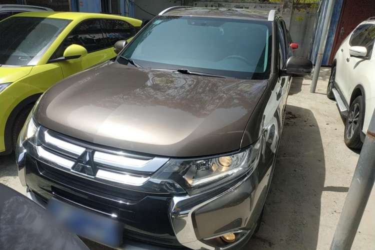 Used Mitsubishi Outlander 2018 2.0L Two-Wheel Drive Glory Edition 5 Seats Front