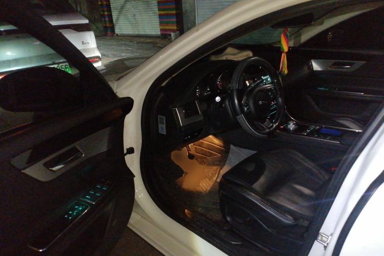 Used Jaguar XF 2016 XF 2.0T Two-Wheel-Drive Luxury Edition
