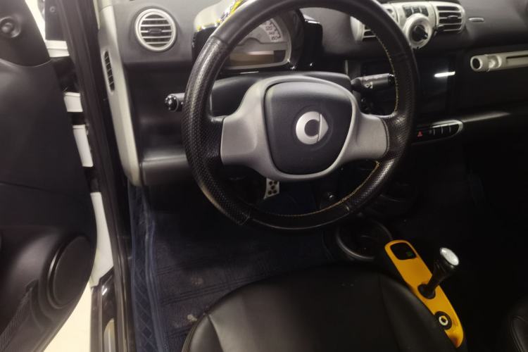 Used smart fortwo 2013 1.0 MHD Hardtop Chocolate Special Edition Steering Wheel