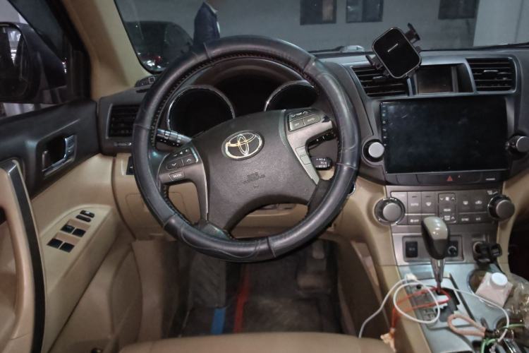 Used Toyota Highlander 2011 2.7L Two-Wheel Drive 7-Seater Luxury Navigation Edition
