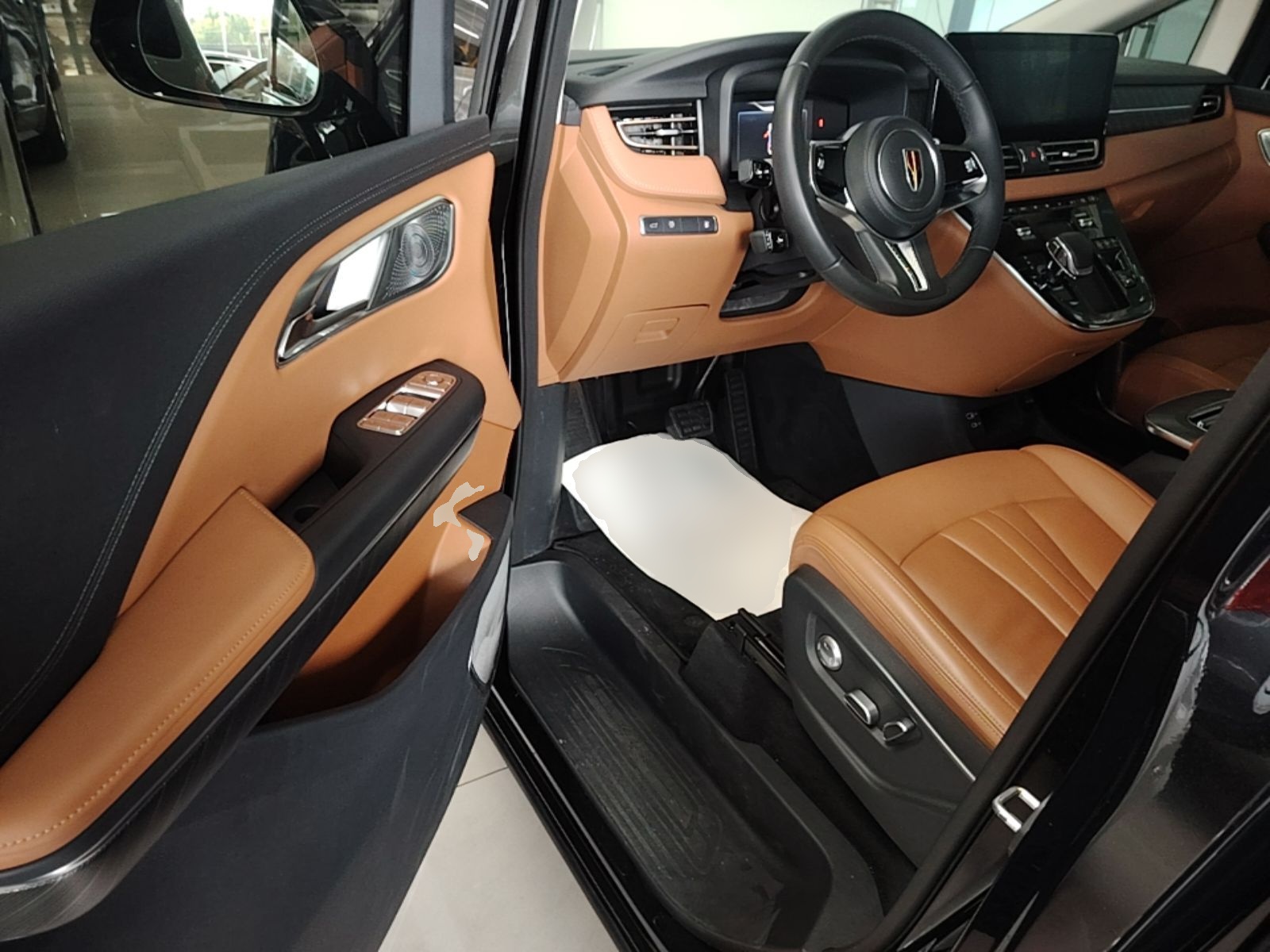 Hongqi HQ9 PHEV 2024 2.0T Four-Wheel Drive Business Edition — снимка 18