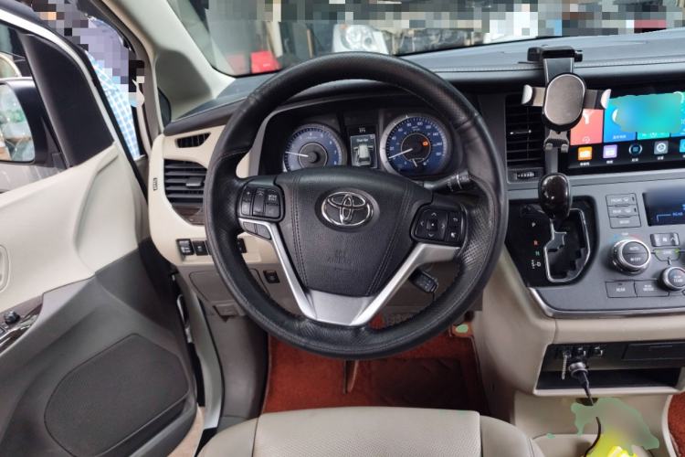 Used Toyota SIENNA 2015 3.5L 4WD LE Gasoline U.S. Specification