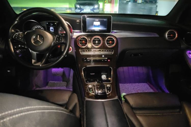 Used Mercedes-Benz GLC 2018 Facelift GLC 260 4MATIC Luxury Edition Center Console