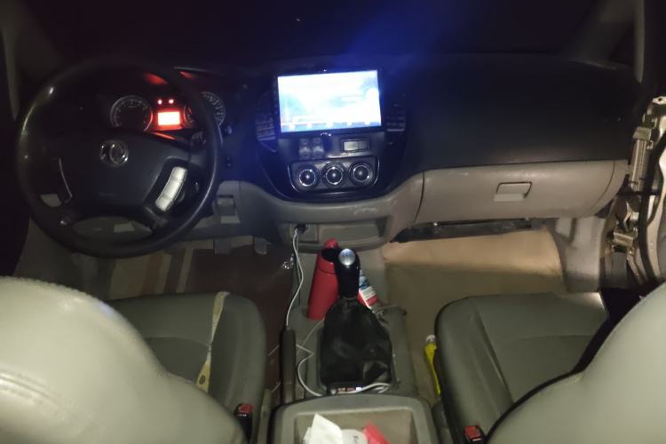 Used FORTHING Lingzhi 2016 M3 1.6L 7-Seater Luxury Model China IV Standard Center Console